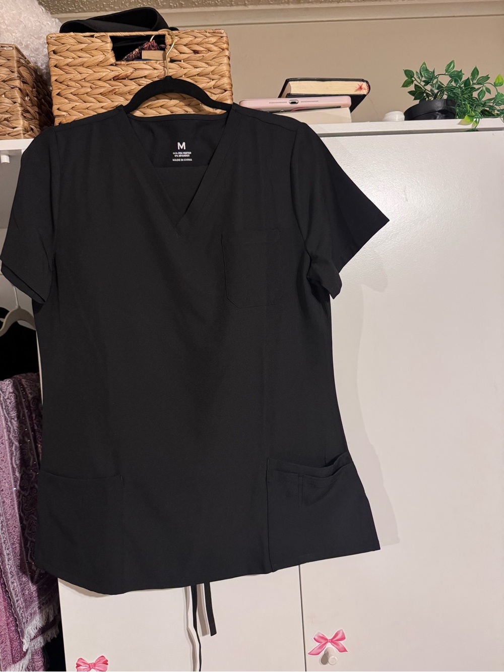Smart Scrubs Black Women's V-Neck Scrub Top with Pockets - M